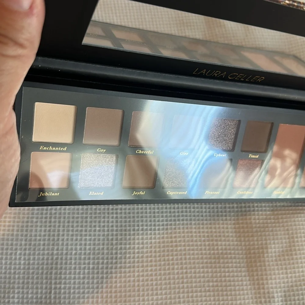 LAURA GELLER Essentials Blushing & Blissful 12 Eyeshadows New
